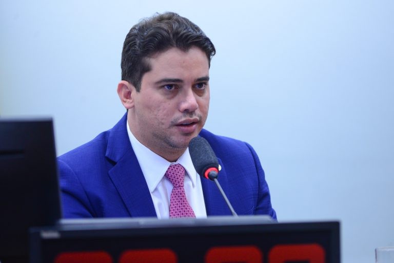O autor da proposta, deputado Mano Júnior - (Foto: Billy Boss/Câmara dos Deputados)