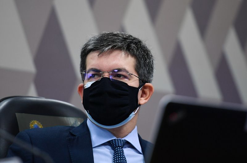 O ex-ministro da Saúde Eduardo Pazuello participou de sessão de debates no Senado, em fevereiro, quando ainda chefiava a pasta, prestando informações sobre ações adotadas pelo ministério para vacinação - Edilson Rodrigues/Agência Senado