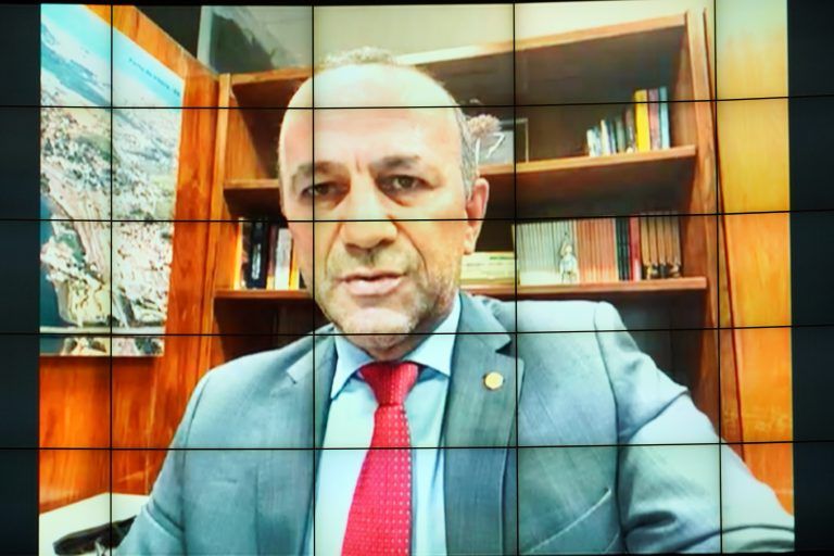 Salomão: concorrência desleal favorece essas empresas - (Foto: Pablo Valadares/Câmara dos Deputados)