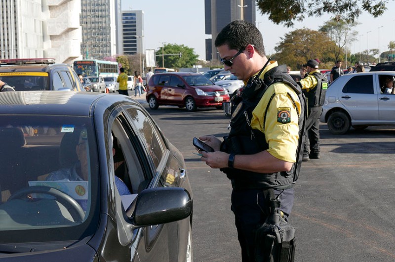 A proposta tem como alvo os motoristas reincidentes nesse tipo de infração - Roque de Sá/Agência Senado