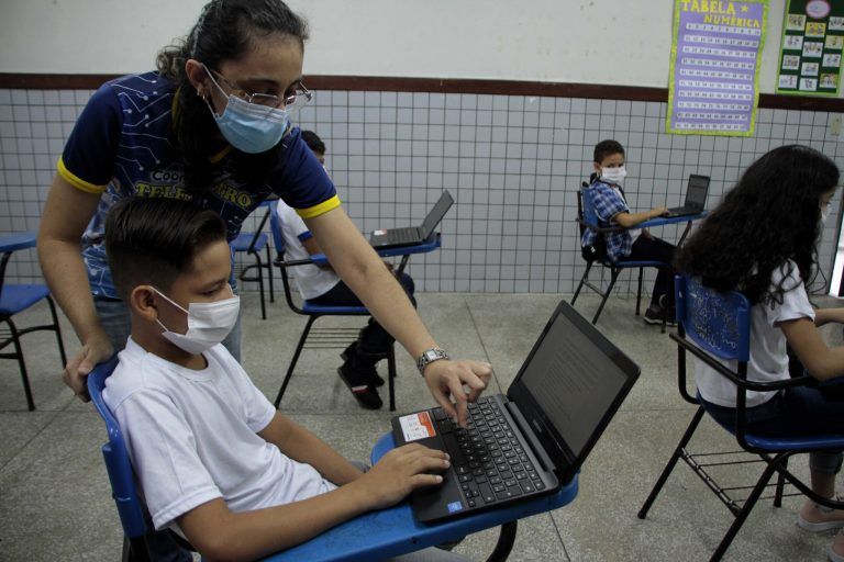 Deputadas afirmam que cerca de 30% da escolas públicas não têm acesso à internet - (Foto: Altemar Alcantara/Semcom)
