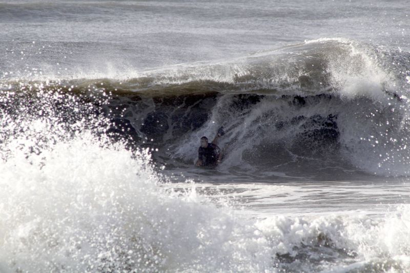 © Surfista local