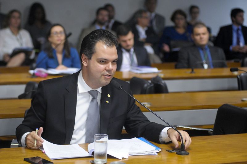 Bruno Covas foi deputado federal antes de ser eleito vice-prefeito de São Paulo. Na foto, participa, em 2016, de reunião de comissão mista no Senado Federal - Pedro França/Agência Senado