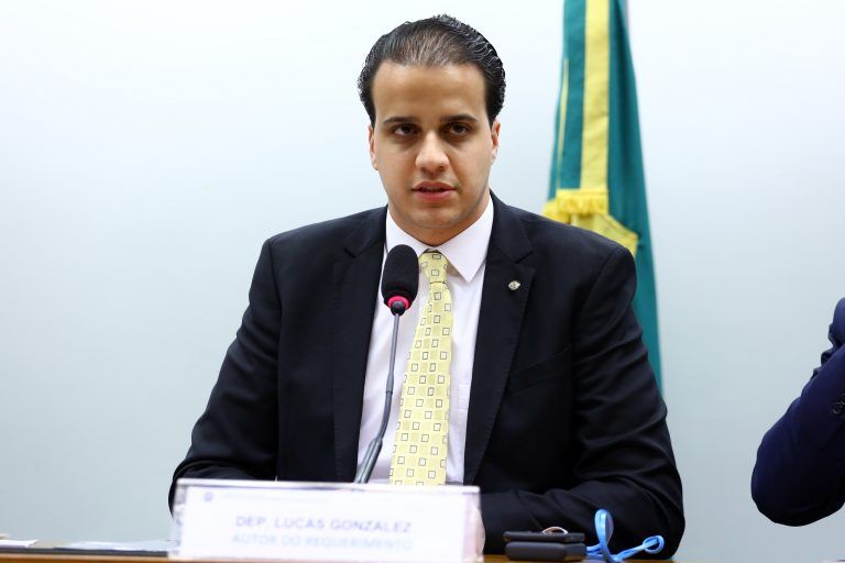 Gonzalez: a medida é benéfica para a geração de profissionais mais capacitados - (Foto: Vinicius Loures/Câmara dos Deputados)