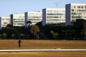 Esplanada dos Ministérios em Brasília onde trabalham milhares de funcionários públicos federais - (Foto: Leonardo Sá/Agência Senado)