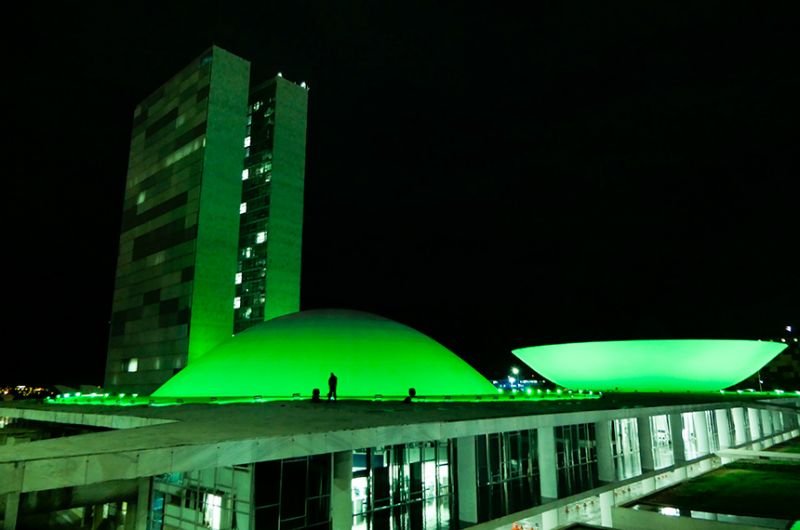Em comemoração pelos dias do defensor público e de combate ao glaucoma, Congresso recebe iluminação especial - Roque de Sá/Agência Senado