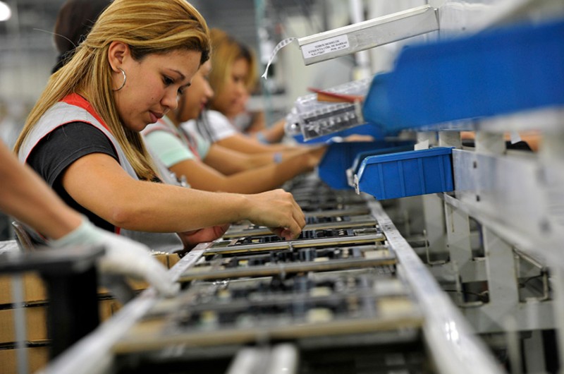 Linha de produção de indústria de eletroeletrônicos na Zona Franca de Manaus - José Paulo Lacerda/CNI