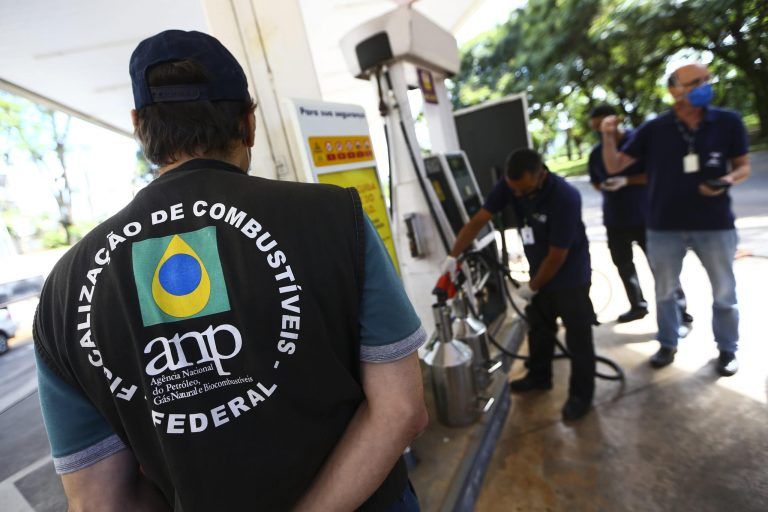 Alíquotas para gasolina comum nos estados vão de 25% a 34% - (Foto: Marcelo Camargo/Agência Brasil)