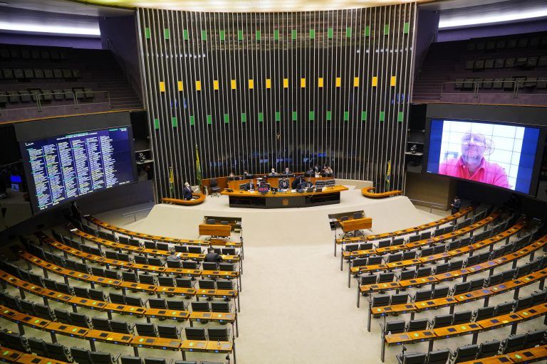 Plenário realiza sessão em formato híbrido - (Foto: Pablo Valadares/Câmara dos Deputados)