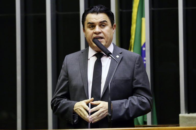 Santiago: proposta faz justiça aos brasileiros do grupo prioritário - (Foto: Michel Jesus/Câmara dos Deputados)