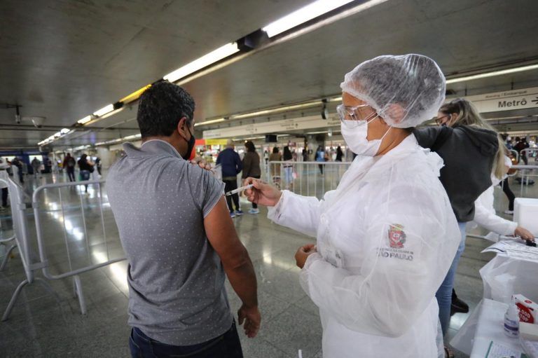 Autor do projeto afirma que a medida vai reduzir o tempo de espera pela vacina - (Foto: GovSP)