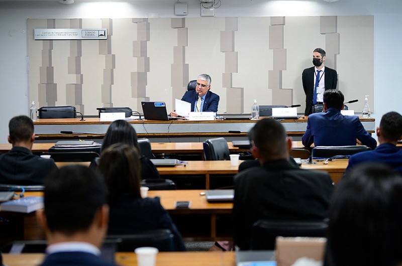 Girão, na presidência de reunião da CTFC - Pedro França/agência senado