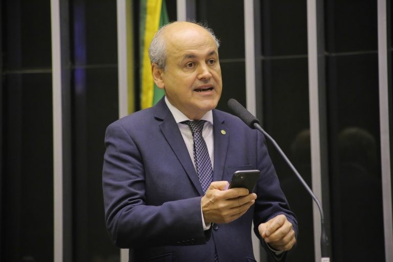 O relator, deputado Gustavo Fruet, recomendou a aprovação do projeto - (Foto: Paulo Sérgio/Câmara dos Deputados)