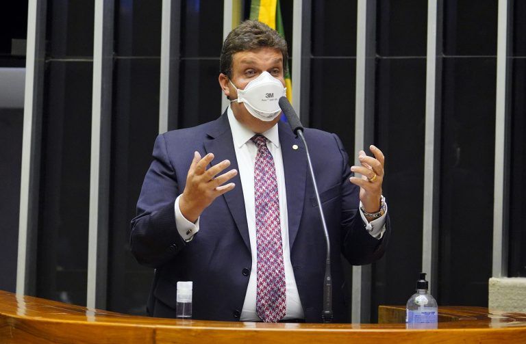 Queiroz: projeto faz justa compensação às sequelas da Covid-19 - (Foto: Pablo Valadares/Câmara dos Deputados)