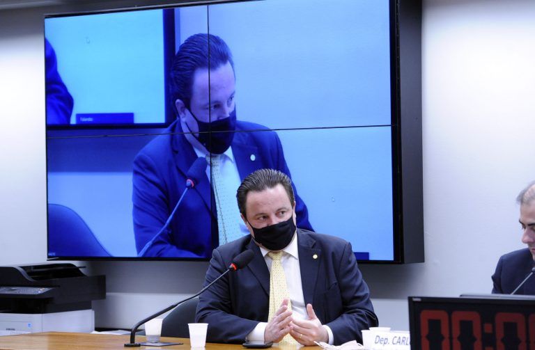 Coelho: injusto cobrar de trabalhadores impedidos de exercer o ofício - (Foto: Gustavo Sales/Câmara dos Deputados)