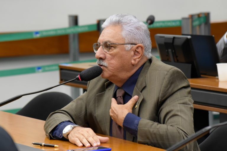 Costa: medida contribui para o desenvolvimento econômico e social da região - (Foto: Alan Rones/Câmara dos Deputados)