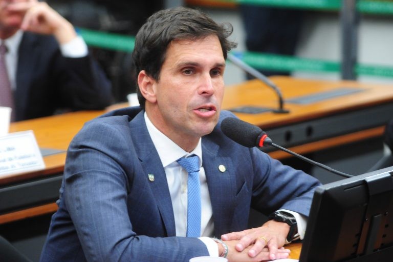 O relator Luiz Lima recomendou a aprovação da proposta - (Foto: Billy Boss/Câmara dos Deputados)