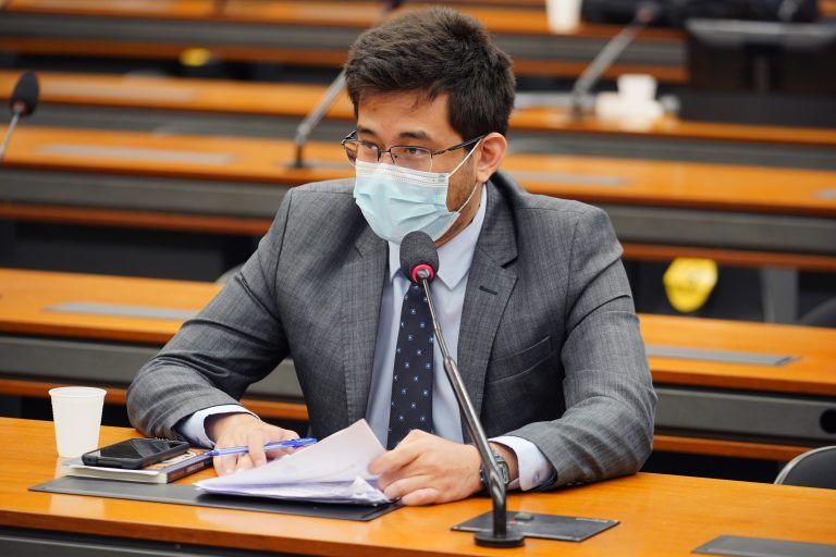 Relator da proposta, Kim Kataguiri mudou texto a pedido de outros deputados - (Foto: Pablo Valadares/Câmara dos Deputados)