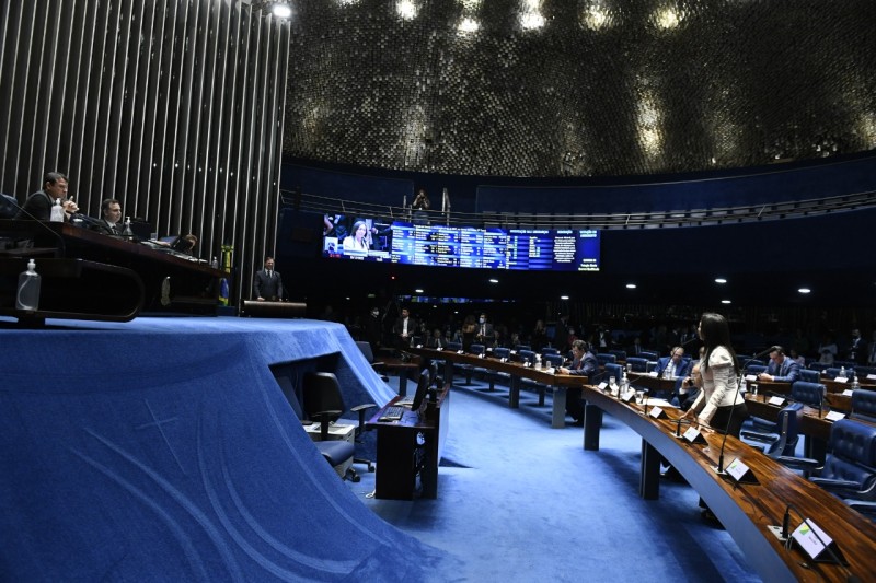 Proposta garante o financiamento do piso com o superávit de fundos públicos. Matéria teve relatoria do senador Fabiano Contarato - MAYRA