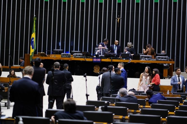 Deputados em sessão do Plenário - (Foto: Pablo Valadares/Câmara dos Deputados)