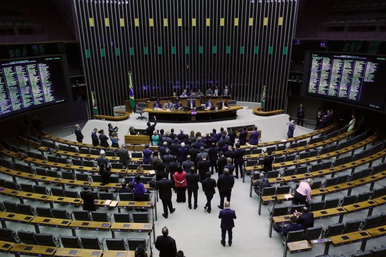 Sessão semipresencial do Plenário, um dia após a invasão da Câmara - (Foto: Bruno Spada/Câmara dos Deputados)