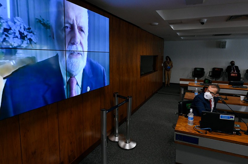 Jaques Wagner (no telão) na reunião em que foi eleito presidente da comissão, em fevereiro - Edilson Rodrigues/Agência Senado