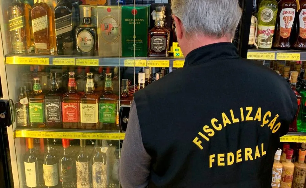 Operação de fiscalização flagrou bebidas ilegais em estabelecimentos de Curitiba Foto: Divulgação/Abrabe