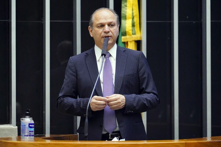 Barros: proposta cria segurança jurídica para concluir obras paradas - (Foto: Pablo Valadares/Câmara dos Deputados)