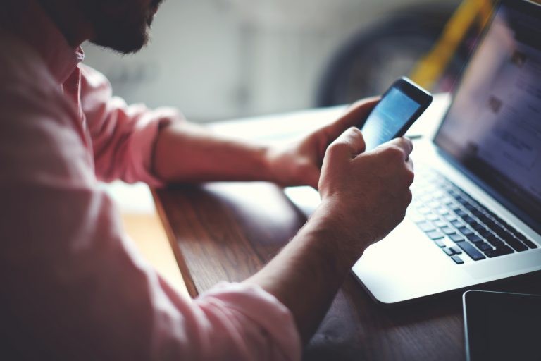 Comissão vai debater implicações de mudanças na legislação sobre a internet - (Foto: GaudiLab/DepositPhotos)