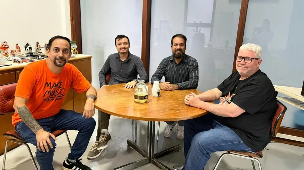 Secretário de Turismo Jin Petrycoski em reunião com Giovani Fagundes e integrantes do Coletivo Underground definem parceria para a edição 2026 do Make Music Foz do Iguaçu - Foto: Divulgação/Setur