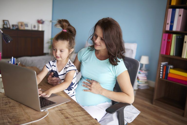 Proposta permite que a educação seja oferecida em casa, pelos pais ou tutores legais - (Foto: gpointstudio/DepositPhotos)