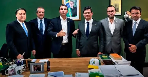 Foto: Manchete - Grupo: A folha