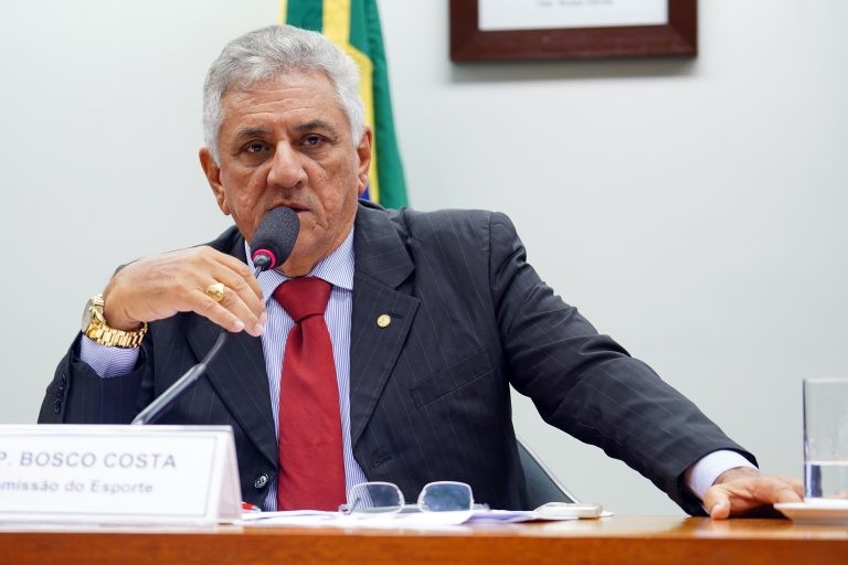 Bosco: parecer pela aprovação com emenda para incluir empresa de turismo - (Foto: Pablo Valadares/Câmara dos Deputados)