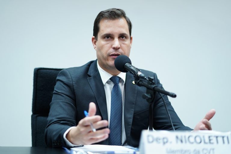 Nicoletti: recusa da assinatura eletrônica ou atraso na análise geram prejuízos - (Foto: Pablo Valadares/Câmara dos Deputados)