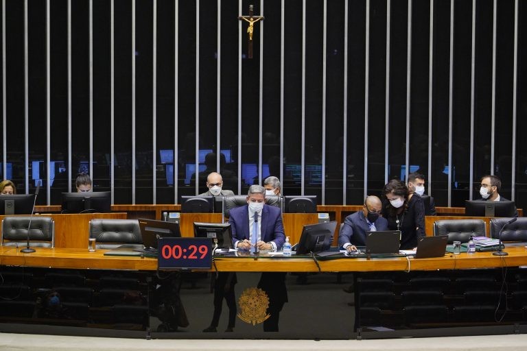 Arthur Lira preside a sessão deliberativa - (Foto: Pablo Valadares/Câmara dos Deputados)