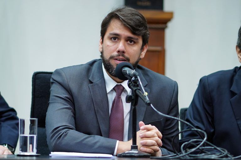 Fernandes quer mais transparência por parte dos provedores - (Foto: Pablo Valadares/Câmara dos Deputados)