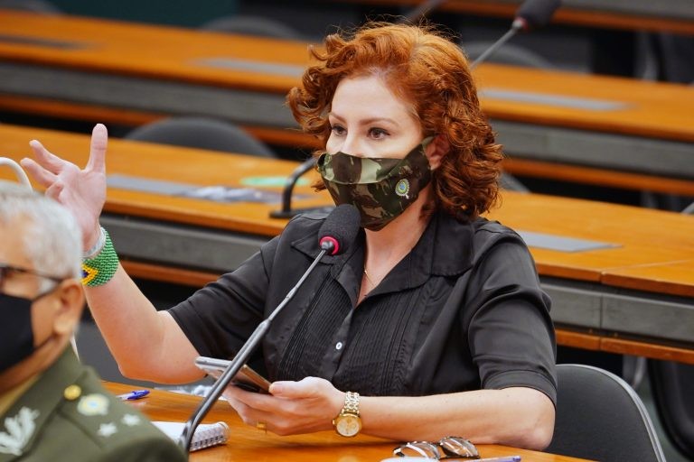 Zambelli: parecer pela aprovação com emenda para ajustar o texto - (Foto: Pablo Valadares/Câmara dos Deputados)