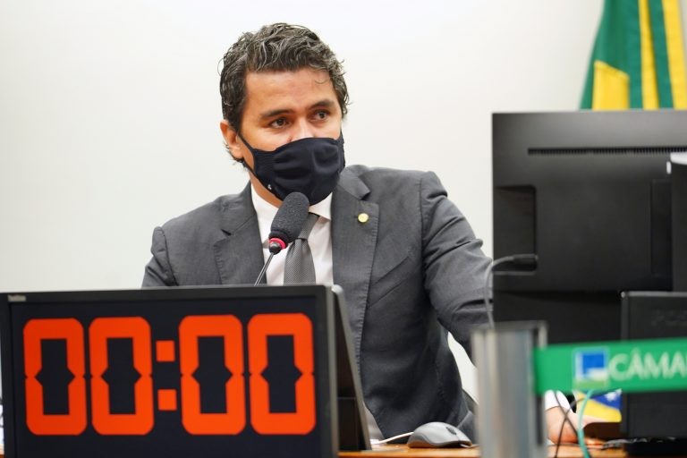 Garcia destaca o fortalecimento da família e dos vínculos familiares - (Foto: Pablo Valadares/Câmara dos Deputados)