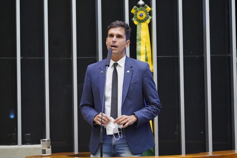 Lima fez modificações no texto original - (Foto: Pablo Valadares/Câmara dos Deputados)