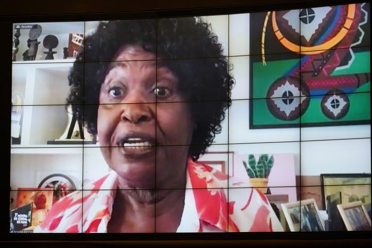 Deputada Benedita da Silva recomendou a aprovação da proposta - (Foto: Pablo Valadares/Câmara dos Deputados)