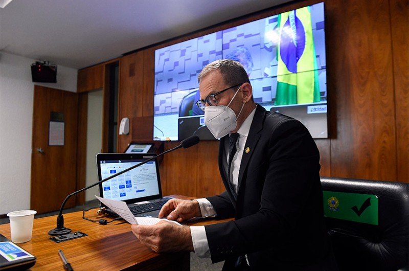 Senador Fabiano Contarato leu o parecer da senadora Mara Gabrilli a projeto que isenta IRFP de aposentados com Alzheimer - Jefferson Rudy/Agência Senado
