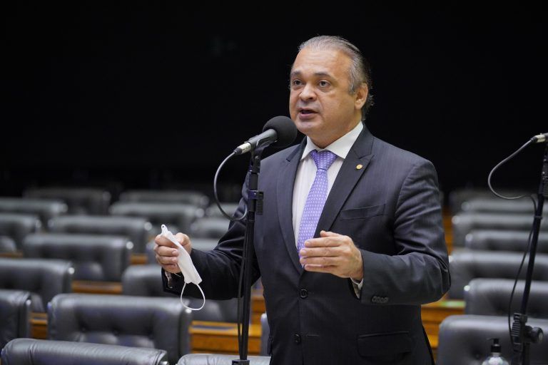 Roberto de Lucena: muitos produtos fazem propaganda enganosa - (Foto: Pablo Valadares/Câmara dos Deputados)