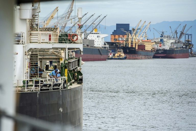 Hoje, apenas 18% da navegação de interior é operada por embarcações estrangeiras - (Foto: Claudio Neves/AEN-Paraná)