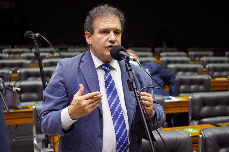 Pompeo de Mattos espera que a medida estimule o hábito de leitura - (Foto: Pablo Valadares/Câmara dos Deputados)