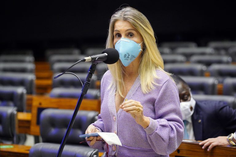 A autora da proposta, deputada Dra. Soraya Manato - (Foto: Pablo Valadares/Câmara dos Deputados)
