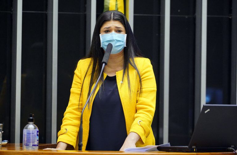 Rose Modesto é contra a dispensa genérica de licitações - (Foto: Pablo Valadares/Câmara dos Deputados)
