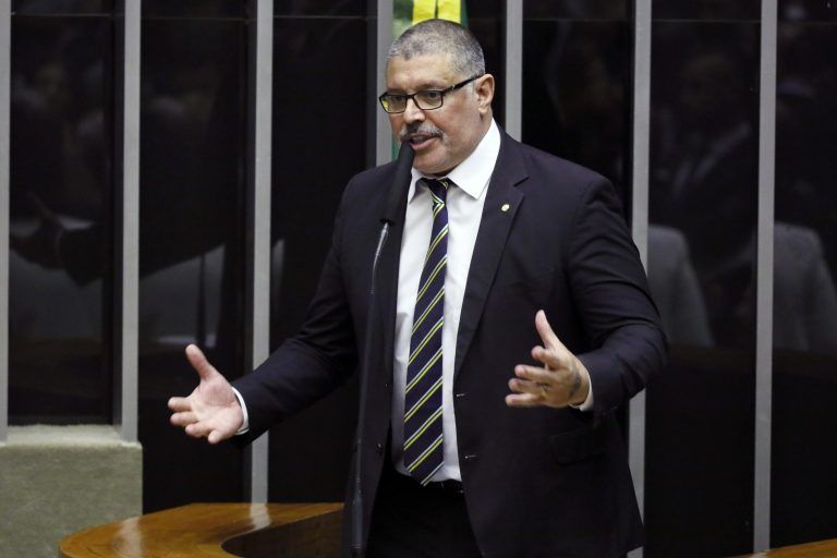 Frota: tratamento pode ser longo, e o gasto com medicamentos fica muito alto - (Foto: Luis Macedo/Câmara dos Deputados)