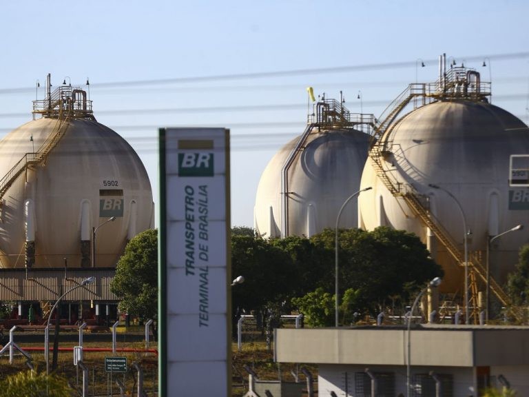 Reservatório de combustíveis da Transpetro, em Brasília - (Foto: Marcelo Camargo/Agência Brasil)