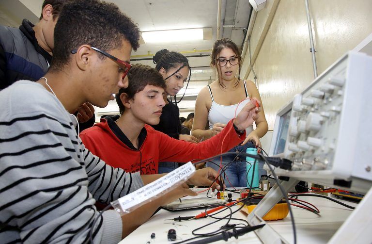 Uma das leis institui o Dia Nacional da Educação Profissional e Tecnológica - (Foto: Jaelson Lucas/Agência de Notícias do Paraná)