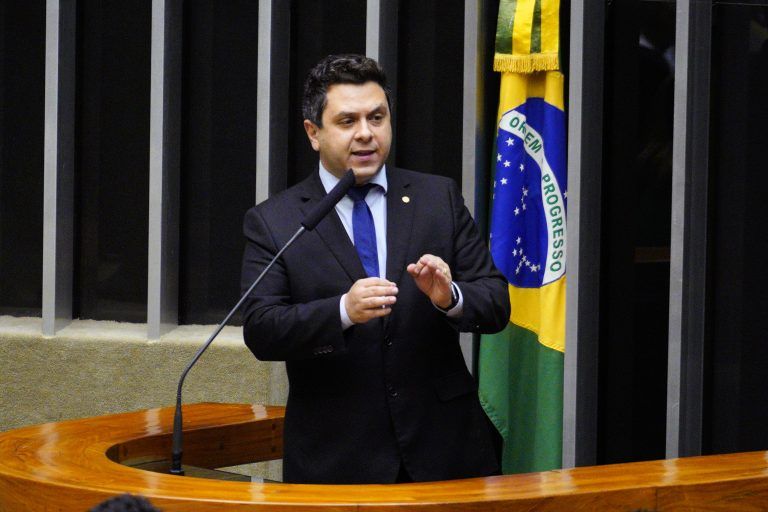 O autor da proposta, deputado Tiago Dimas - (Foto: Pablo Valadares/Câmara dos Deputados)